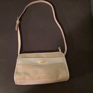 Flawless Etienne Aigner cream straw purse!